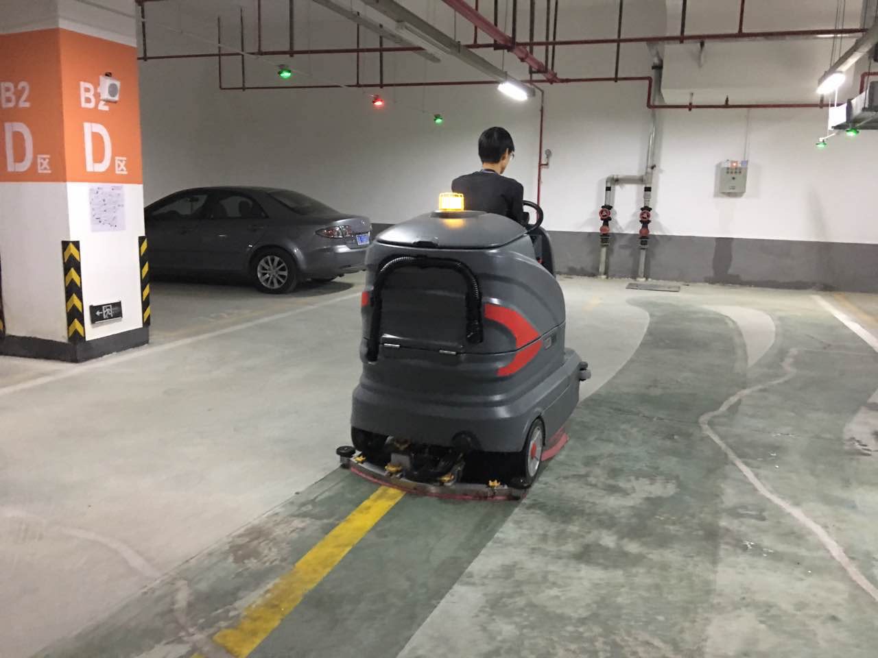 地庫(kù)洗地機(jī)