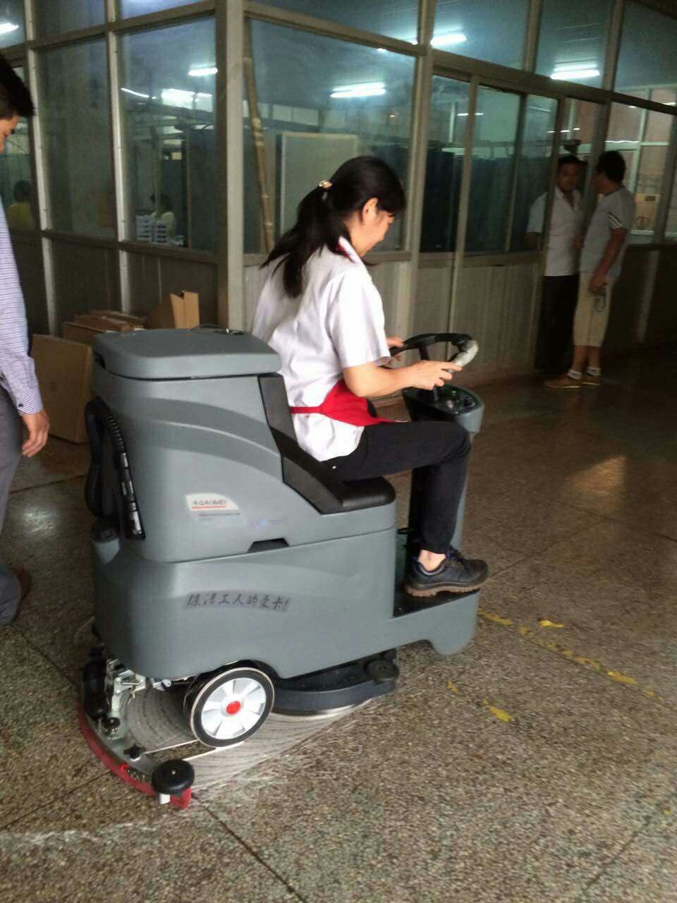 洗地機(jī)能不能清潔水磨石的地面？