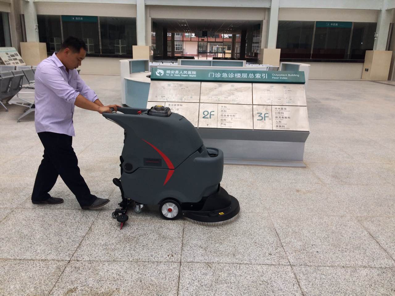 如何選擇洗地機的刷盤跟百潔墊？