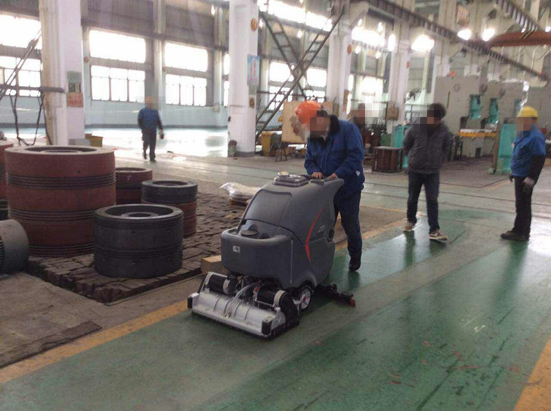 洗地機(jī)廠家解析洗地機(jī)所具備的優(yōu)勢？