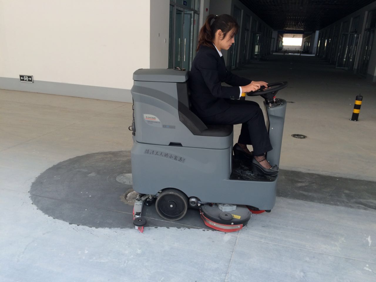 駕駛式洗地車的生產(chǎn)存在哪些問題？