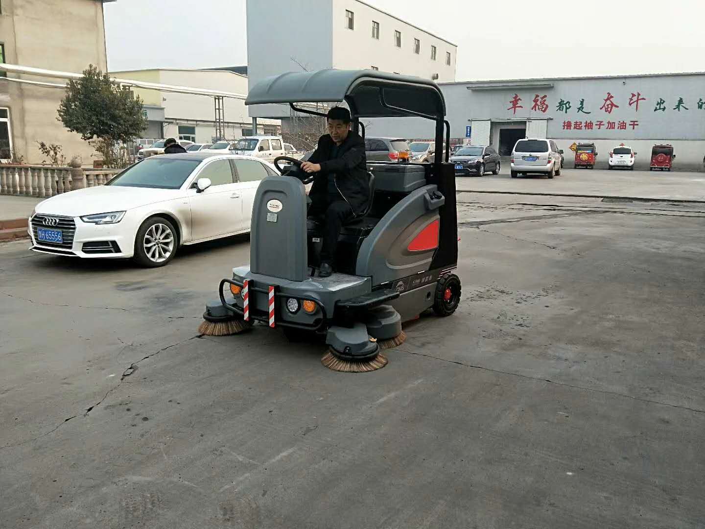 掃地車的主要應(yīng)用領(lǐng)域有哪些？